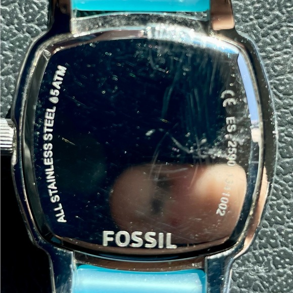 Women’s Fossil watch - Picture 3 of 4